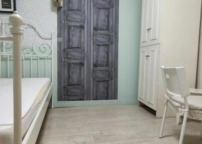Fleur De Paris Hostel